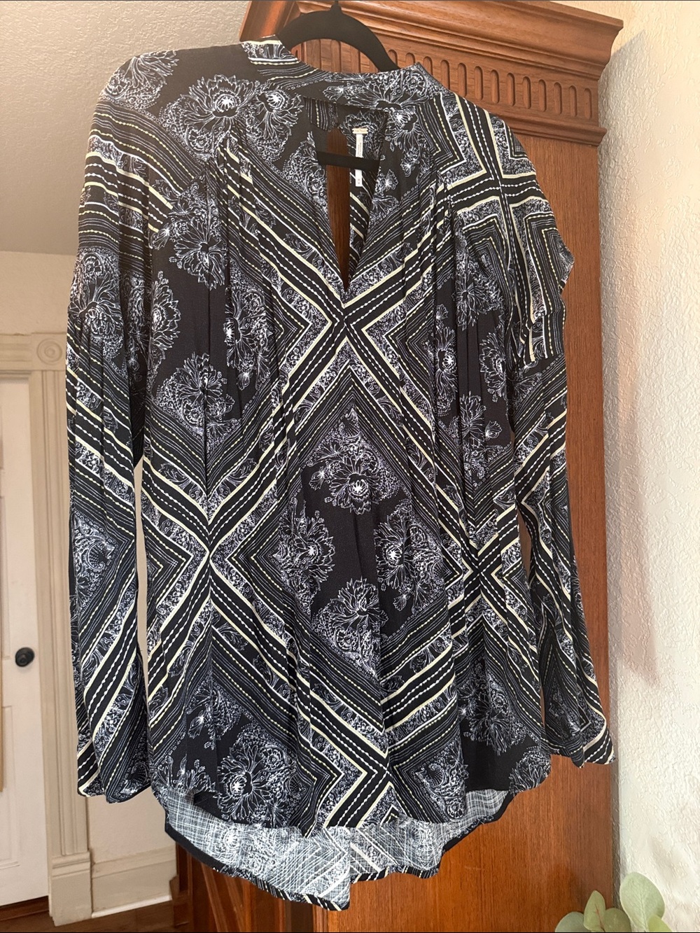 Free People Black and White V-Neck Long Sleeve Printed Top
